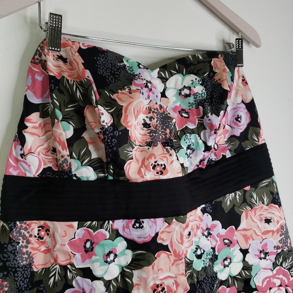 Torrid Floral Print Tube Strapless Top 2 - Picture 3 of 9